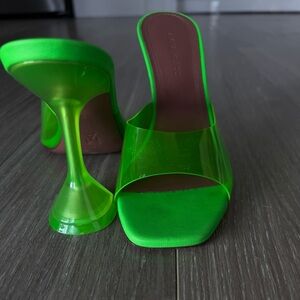 Amina muaddi size 35